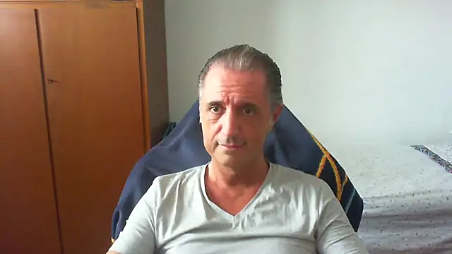 Snapshot of lliuk70mi chatting on 06-04-26, 11:37 lliuk70mi online show from 06-04-26, 11:37