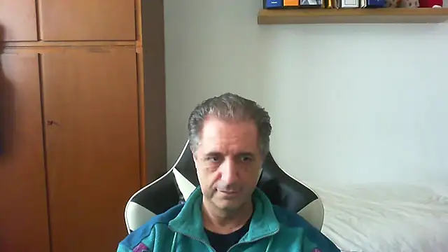 Snapshot of lliuk70mi chatting on 04-18-26, 01:46 lliuk70mi online show from 04-18-26, 01:46