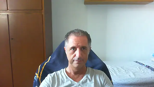 Snapshot of lliuk70mi chatting on 06-26-26, 12:00 lliuk70mi online show from 06-26-26, 12:00