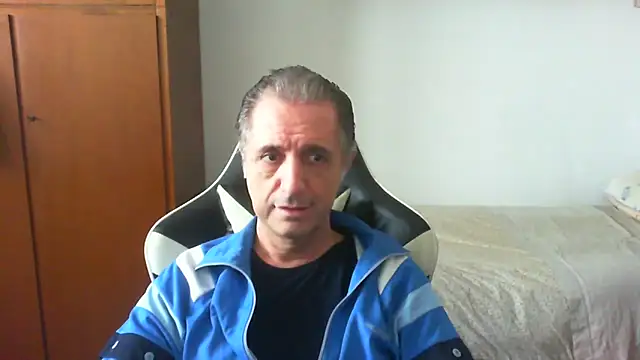 Snapshot of lliuk70mi chatting on 05-03-26, 01:04 lliuk70mi online show from 05-03-26, 01:04