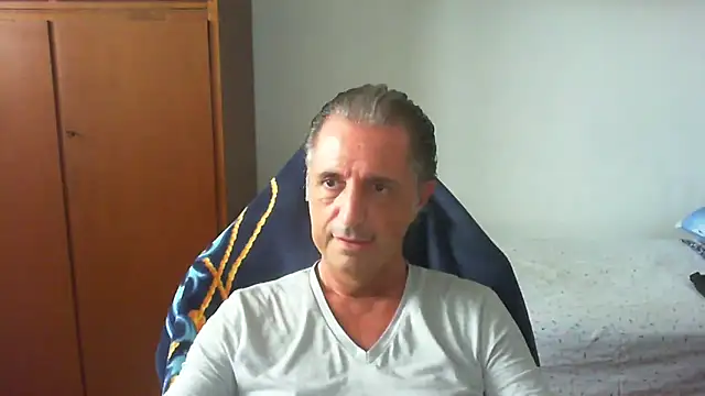 Snapshot of lliuk70mi chatting on 06-02-26, 11:54 lliuk70mi online show from 06-02-26, 11:54