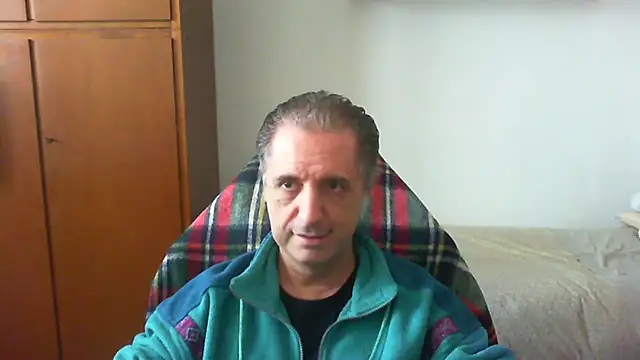 Snapshot of lliuk70mi chatting on 04-21-26, 02:01 lliuk70mi online show from 04-21-26, 02:01