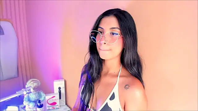 zia cooper online show from 10-15-25, 06:49