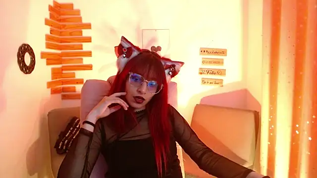 Snapshot of RedMeloddy chatting on 05-25-26, 11:03 RedMeloddy online show from 05-25-26, 11:03