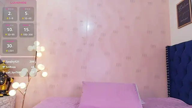 Snapshot of littleebonymommy chatting on 04-22-26, 08:04 littleebonymommy online show from 04-22-26, 08:04