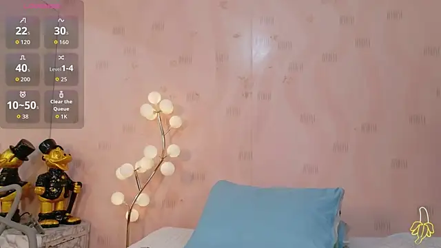 Snapshot of littleebonymommy chatting on 04-28-26, 07:51 littleebonymommy online show from 04-28-26, 07:51