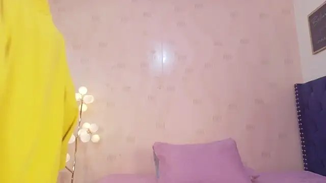 Snapshot of littleebonymommy chatting on 04-22-26, 02:29 littleebonymommy online show from 04-22-26, 02:29