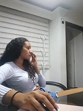 Snapshot of cute_mia23 chatting on 01-28-25, 05:11 cute mia23 online show from 01-28-25, 05:11