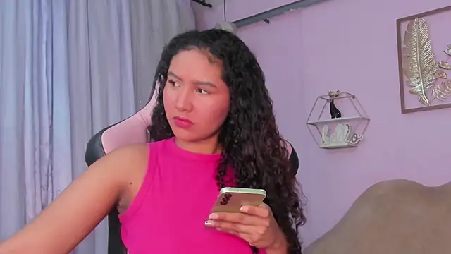 Snapshot of cute_mia23 chatting on 03-13-25, 03:44 cute mia23 online show from 03-13-25, 03:44