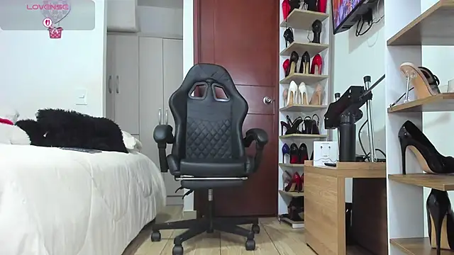 Snapshot of SophieBaker__ chatting on 03-02-26, 02:01 SophieBaker online show from 03-02-26, 02:01