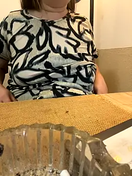 Snapshot of Popinasq chatting on 11-14-25, 09:18 Popinasq online show from 11-14-25, 09:18