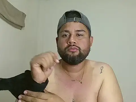 Snapshot of GABRIELGARCIA1313 chatting on 06-12-26, 11:24 GABRIELGARCIA1313 online show from 06-12-26, 11:24