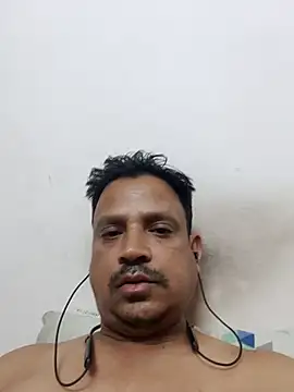 Snapshot of Raj1043 chatting on 02-15-25, 07:06 Raj1043 online show from 02-15-25, 07:06