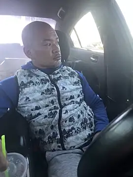 Snapshot of EatMyCake831 chatting on 11-02-25, 06:35 EatMyCake831 online show from 11-02-25, 06:35