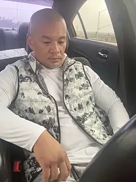 Snapshot of EatMyCake831 chatting on 10-30-25, 08:17 EatMyCake831 online show from 10-30-25, 08:17