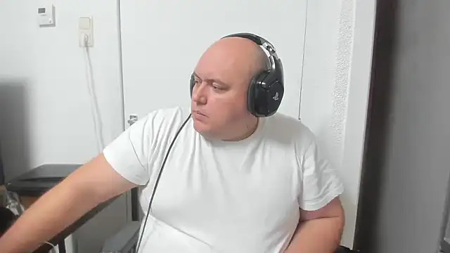 BigromeoXX online show from 12-27-24, 07:03