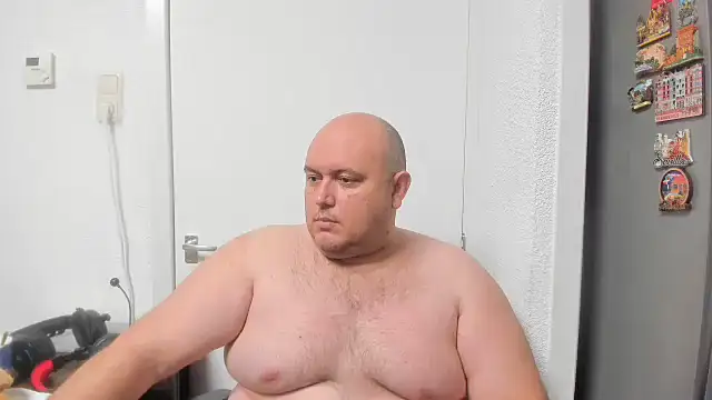 Snapshot of BigromeoXX chatting on 01-14-26, 09:18 BigromeoXX online show from 01-14-26, 09:18