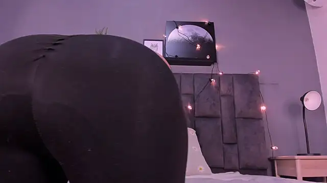 DulceAurora   online show from 11-12-25, 02:37