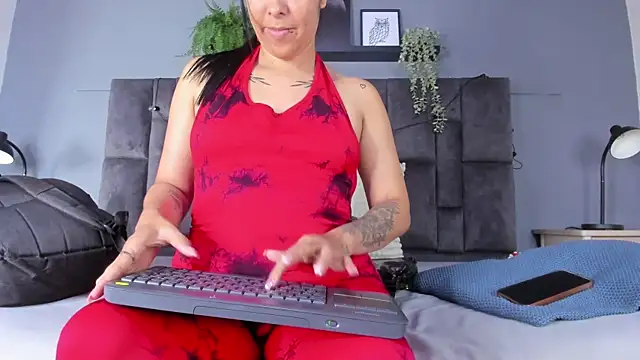 Snapshot of DulceAurora__ chatting on 06-04-26, 03:11 DulceAurora online show from 06-04-26, 03:11