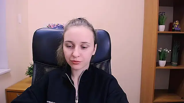 Snapshot of _Nicole_new chatting on 01-24-25, 10:21 Nicole new online show from 01-24-25, 10:21