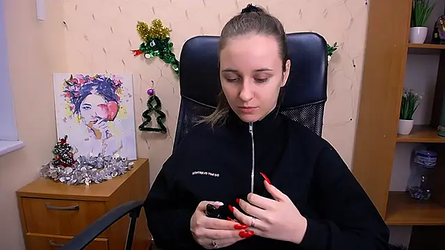 Snapshot of _Nicole_new chatting on 12-28-24, 12:35 Nicole new online show from 12-28-24, 12:35