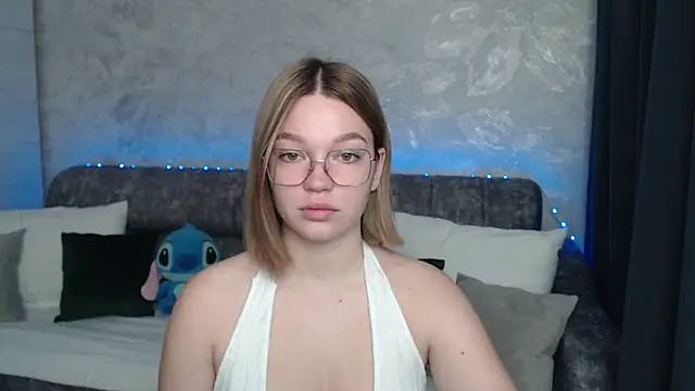 Snapshot of DanaLoved chatting on 11-12-25, 06:50 DanaLoved online show from 11-12-25, 06:50