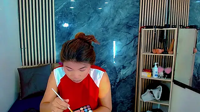 Isalombardi online show from 11-11-25, 03:34