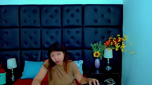Snapshot of Isalombardi chatting on 06-19-26, 02:28 Isalombardi online show from 06-19-26, 02:28