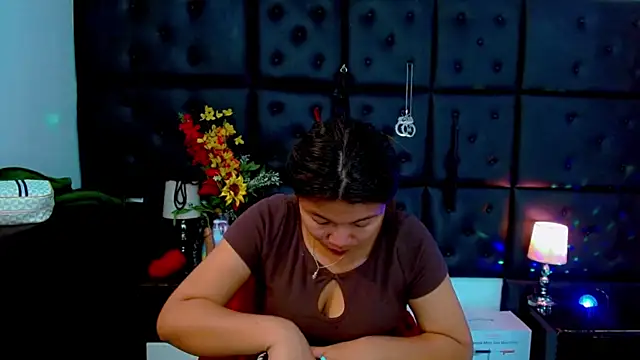 Snapshot of Isalombardi chatting on 07-17-26, 02:42 Isalombardi online show from 07-17-26, 02:42