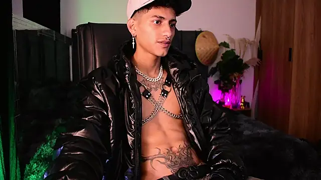 Snapshot of DemonKush-- chatting on 06-08-26, 01:28 DemonKush-- online show from 06-08-26, 01:28