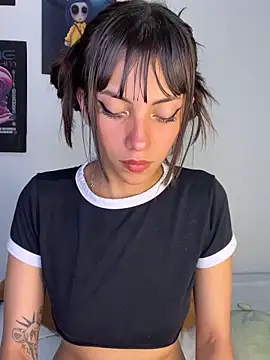 Snapshot of MiaGoth_ chatting on 06-02-26, 02:44 MiaGoth online show from 06-02-26, 02:44