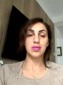 EmaSkyes online show from 10-15-25, 06:33