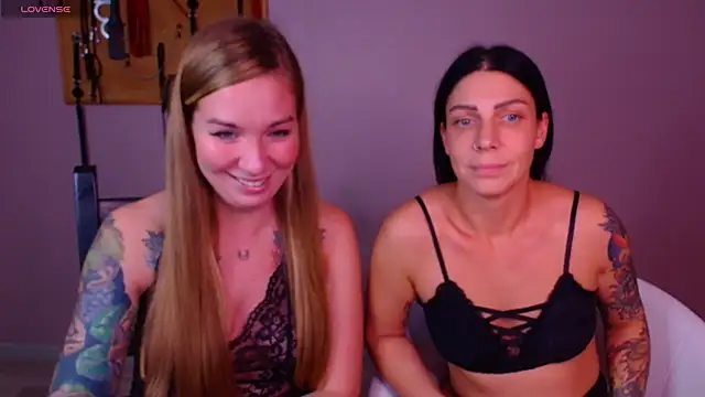 Snapshot of Carrie_Moonshine chatting on 10-10-25, 07:36 Carrie Moonshine online show from 10-10-25, 07:36