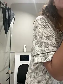 BelleSkye online show from 10-20-25, 03:19