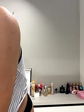 BelleSkye online show from 10-16-25, 03:26