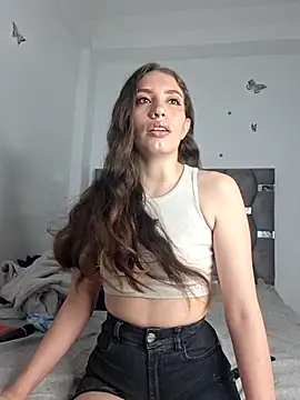 Snapshot of aurelialux chatting on 07-18-26, 08:28 aurelialux online show from 07-18-26, 08:28