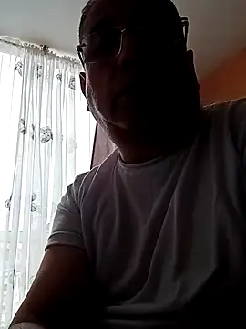 Snapshot of MATTHEW_MRANDA chatting on 06-25-26, 06:35 MATTHEW MRANDA online show from 06-25-26, 06:35