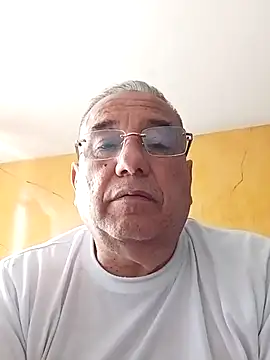 Snapshot of MATTHEW_MRANDA chatting on 05-23-26, 04:06 MATTHEW MRANDA online show from 05-23-26, 04:06