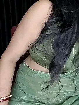 Snapshot of kaamuk_shweta chatting on 10-16-25, 05:10 kaamuk shweta online show from 10-16-25, 05:10