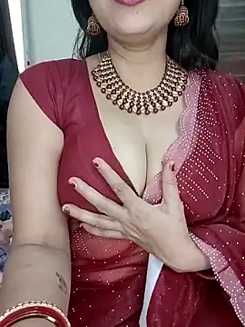 Snapshot of kaamuk_shweta chatting on 10-19-25, 01:41 kaamuk shweta online show from 10-19-25, 01:41