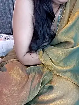 Snapshot of kaamuk_shweta chatting on 10-10-25, 04:35 kaamuk shweta online show from 10-10-25, 04:35