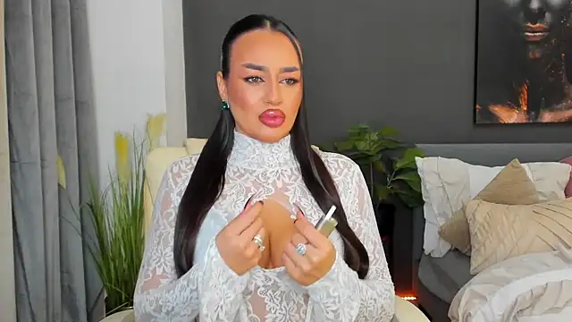 Sonia  Rey online show from 11-18-25, 09:07