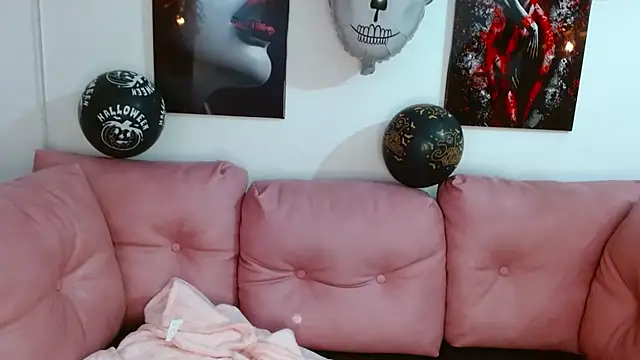 Snapshot of hinataleecs chatting on 10-14-25, 08:53 hinataleecs online show from 10-14-25, 08:53