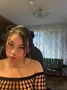 Snapshot of hinataleecs chatting on 02-22-25, 12:29 hinataleecs online show from 02-22-25, 12:29