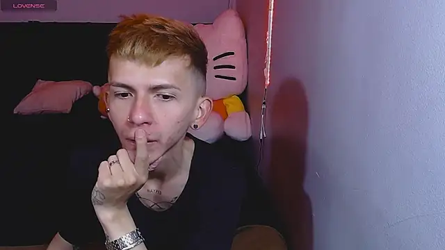 smallgiant27 online show from 12-19-25, 07:27