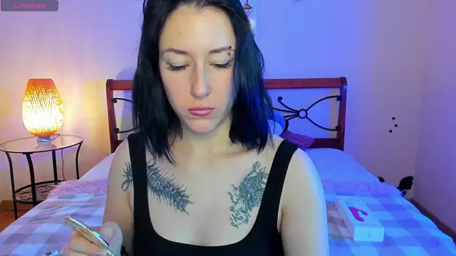 Snapshot of adell_berry chatting on 10-24-25, 01:48 adell berry online show from 10-24-25, 01:48