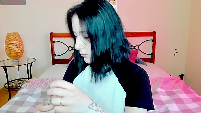 Snapshot of adell_berry chatting on 09-19-25, 02:15 adell berry online show from 09-19-25, 02:15