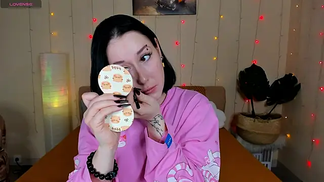 Snapshot of adell_berry chatting on 02-18-26, 08:44 adell berry online show from 02-18-26, 08:44