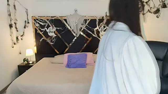 Amelie saenz online show from 11-13-25, 07:51