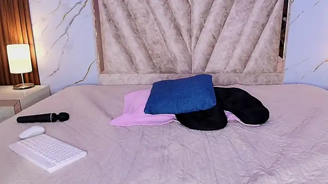 Amelie saenz online show from 07-28-26, 12:48
